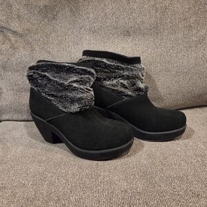 Skechers Black Faux Fur Ankle Boots Size 8 Suede Finish Cozy Winter Style